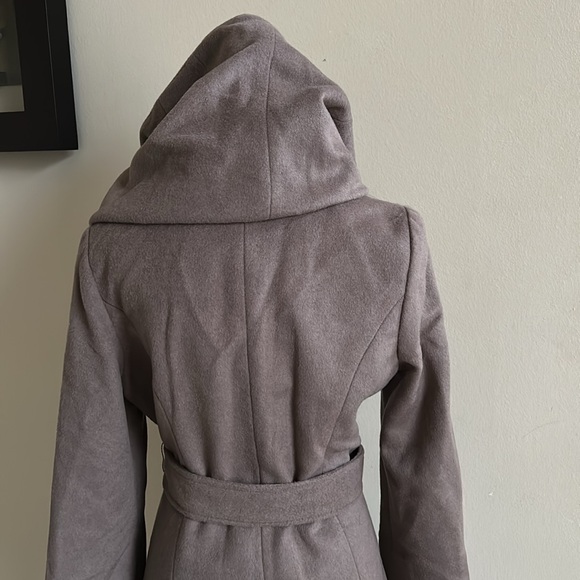 T Tahari Wool Wrap Coat, Size M - Picture 5 of 6